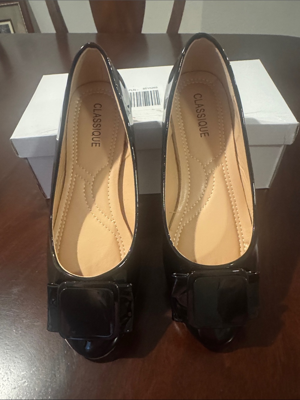 Classique Women's Black Patent Ballet Flats with Square Buckle